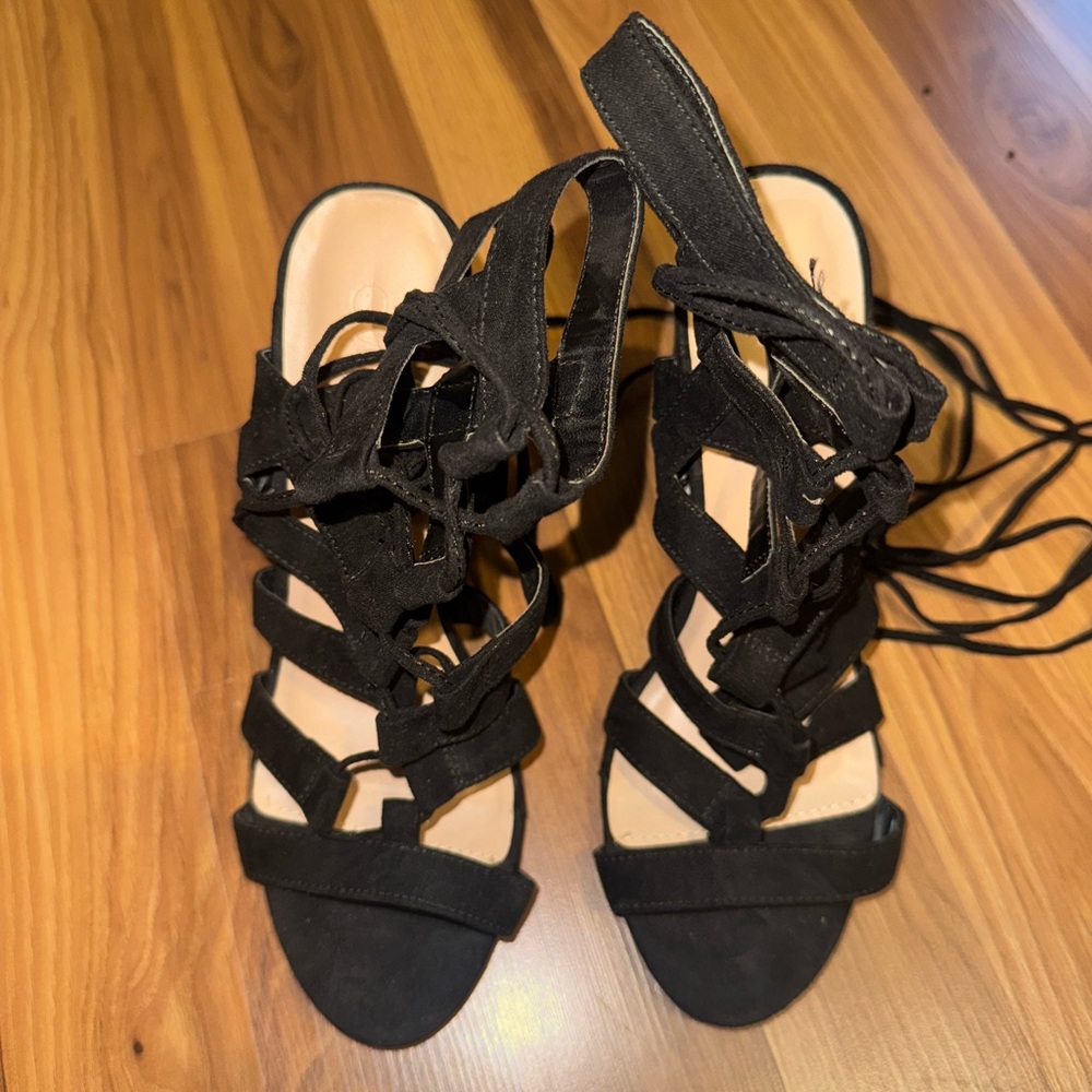 Windsor - Size 7 - Lace up heels